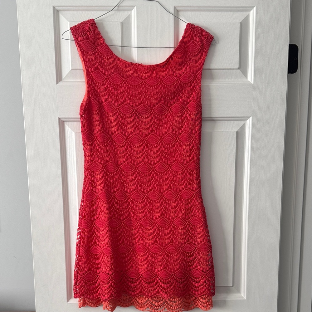 BEBE coral/peach lace cocktail mini dress scalloped lace Size medium.
